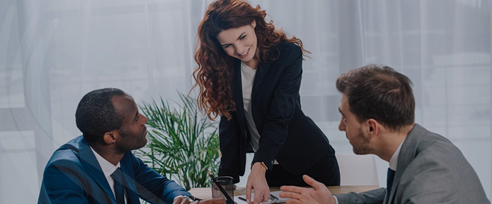 Funcionários conversando